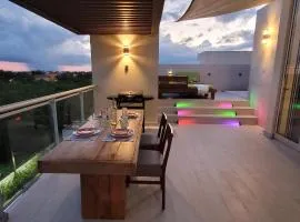 Vibe Residence Gorgeous Penthouse with Jacuzzi & outstanding Sea & Natural Preserve view