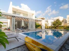 Villa Fantasy - Luxury 4BR Seaview Retreat with Private Pool, hotel a Peyia