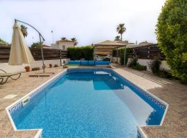 Villa Marinea Star - 3BR Coastal Retreat near Rodafinia Beach, ξενοδοχείο στη Χλώρακα