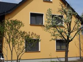 Apartment Zum Keulenbergblick: Laußnitz şehrinde bir otel