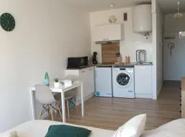Studio tout confort avec place de parking et wifi