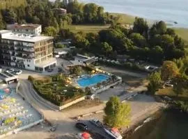 Martinas Lake Front Apartment