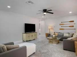 Gorgeous 2BR Bungalow Pet Friendly