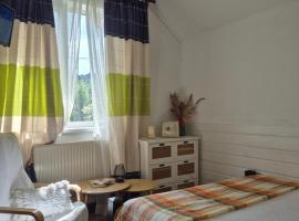 Захарова Оселя БАСЕЙН на території є Чан - Джакузі, resorts de esqu&iacute; en Slavske