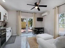 Cozy 1BR Bungalow Near Beach and Pet Friendly