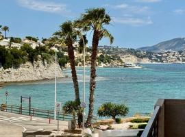 Costa Relax Beach Apartment with Pool & Tennis, hotel a Ifach