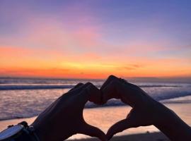 PUTEH Timurbay Beachfront Private SEA view Suite Kuantan, hotel v destinaci Kuantan