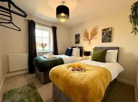 3 bedroom spacious Home in Hampton Water -Peterborough