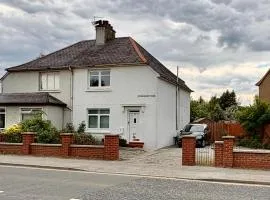 Ashley Holiday Home, Close To City Centre With Free Parking