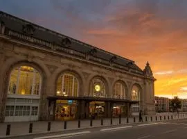 Golden House - Gare & Centre