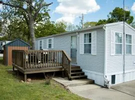 Clyde's Cabin with a private Hot Tub