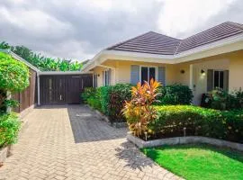 3BR Retreat with Pool, Gym & Private Beach Access in Richmond Estate