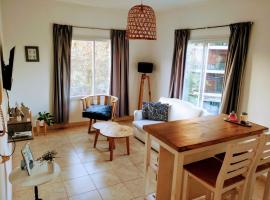 Golondrinas Suites, depto céntrico con ascensor y cochera, готель у місті Танділь