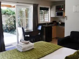 Cranford Cottages and Motel