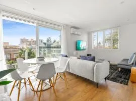 Coastal 2-Bed Apartment Steps from Manly Beach
