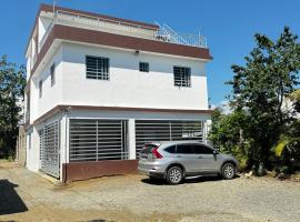 Hermoso Apartamento en 3er nivel con terraza privada, hotel in Bonao