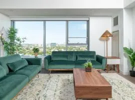 Central Square 3BR Condo with Downtown View Gym and Parking