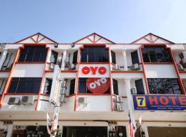Super OYO 635 Seven Days Hotel, hotel sa Kampong Sempalit Hilir