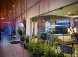 Country Inn, hotel near Senai International Airport - JHB, Kampong Saleng