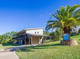 Surf Hunter - holiday house walk to beach, cafes , byo linen