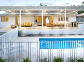 Amira Beach House - air conditioned, pool, walk to beach & cafes