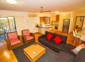 Damia Villa 2 Agnes Water - pool, walk to beach, air conditioned