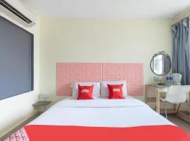 OYO 89717 Budget Star Hotel