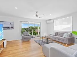 Seaside Sanctuary I Spacious Getaway in Forster