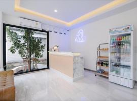 Blue rabbit phuket, hotel in Ban Tha Khreng