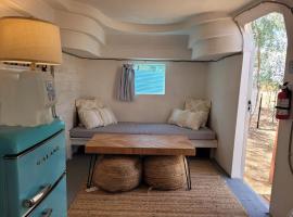 One-of-kind Airstream for Your Desert Getaway!, gl&agrave;mping a Joshua Tree