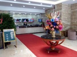 GreenTree Inn Geermu Walking Street Business Hotel, hotel v destinaci Golmud