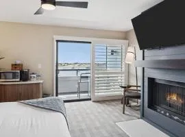 456 Embarcadero Inn & Suites