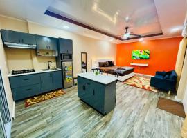 Modern King bed Loft, hotel di Linden