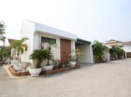 布阿魯昂酒店，紅統的有停車位的飯店