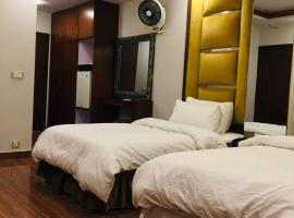 Shanze Hotel And Suites, hotel v destinaci Lahore