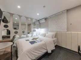 Hotel Yellow