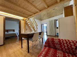 PIAZZETTA DEL FORNO GRAZIOSO BILOCALE ad ASSERGI, hotel in Assergi