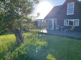 Charming Townhouse With Plenty Of Space, ξενοδοχείο σε Thyborøn