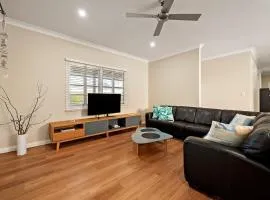 Coastal Cues at Caves Beach
