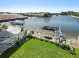 Waterfront Bliss on Maroochydore Canal