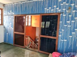 Wagi Villa & Hostel " Free pickup from kandy", hostel v destinaci Kandy