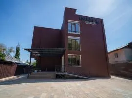 Hotel 33