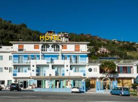 Hotel La Carruba: Cetraro'da bir otel