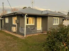 Denham Cottage - Quart Pot Creek