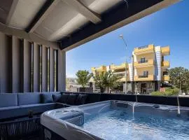 MaXi Suite 75 with Jacuzzi,By IdealStay Experience