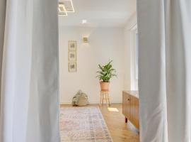 Bungalow - Kinderspielplatz - Garten mit Feuerstelle、Timelkamのホテル