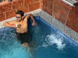 Zuluk Poolside Luxury Homestay with Swimming Pool