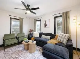 Modernized Historical Home in Downtown Medina with Hot Tub
