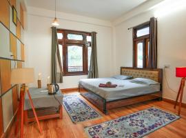 Pahadirovers Homestay & Cafe、カソルのホテル