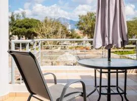 Filiatra Cozy Cental Retreats with Balconies